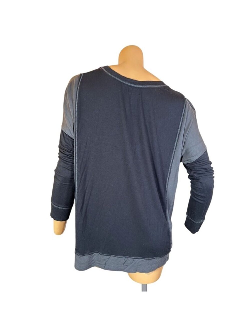 Simply Vera Wang Womens Casual Top Med Black Gray Long Sleeve Raw Seam Stretch - Picture 2 of 6